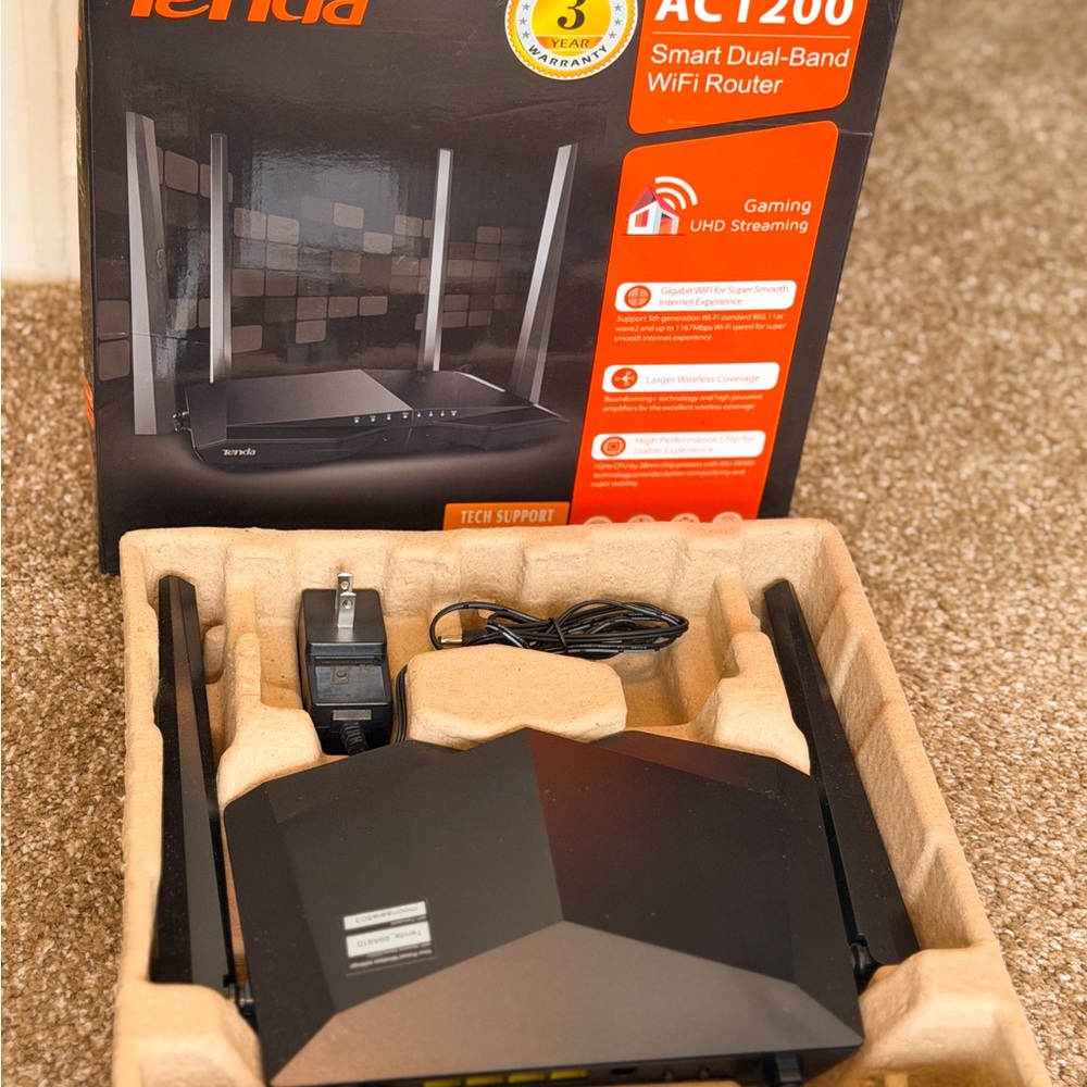 Tenda Black AC1200 Dual-Band WiFi Router with Four Antennas